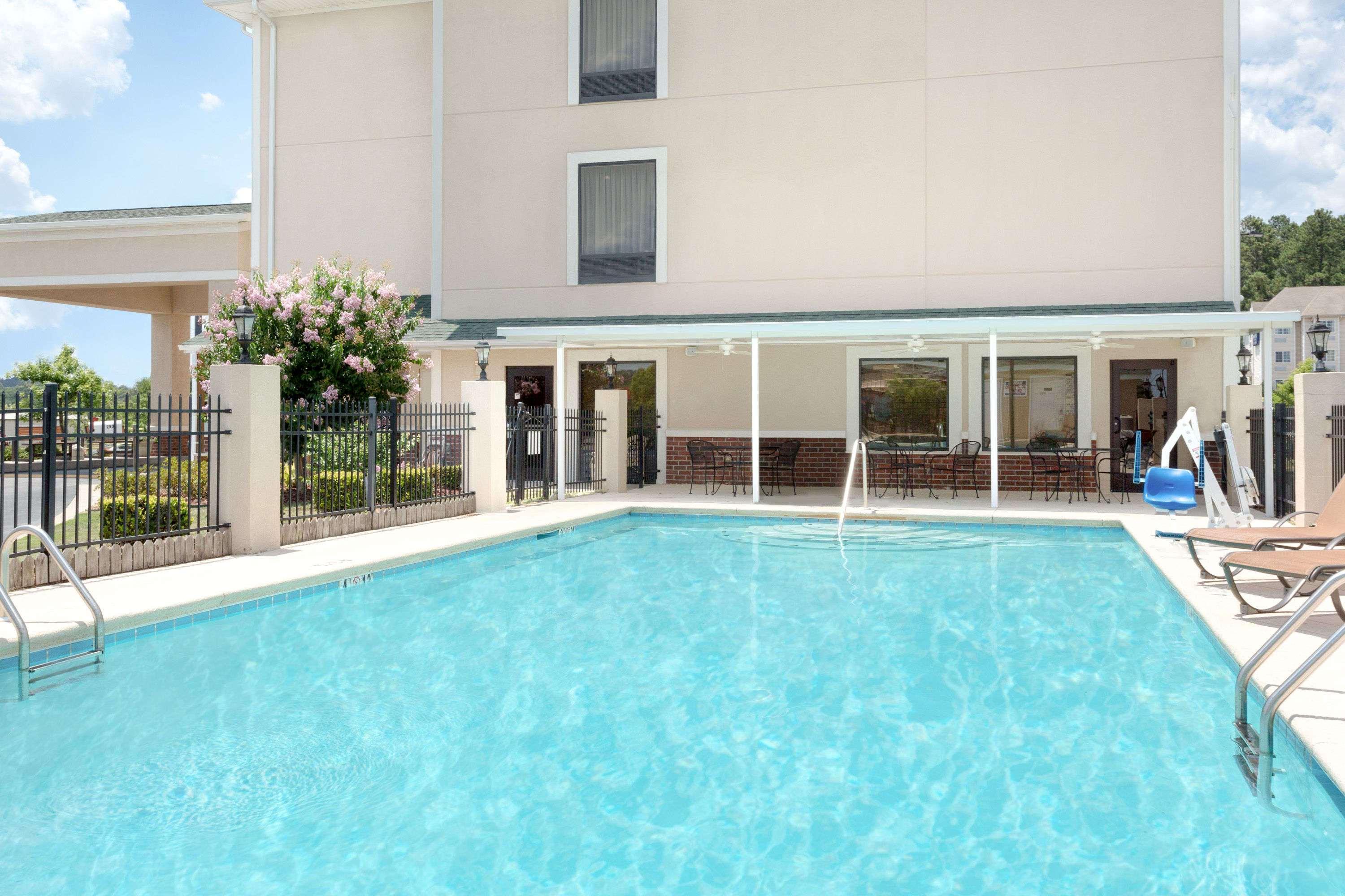 Baymont By Wyndham Augusta Riverwatch Exterior photo